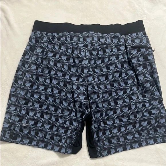 lululemon athletica Black and Blue Patterned Men Shorts - Picture 3 of 8
